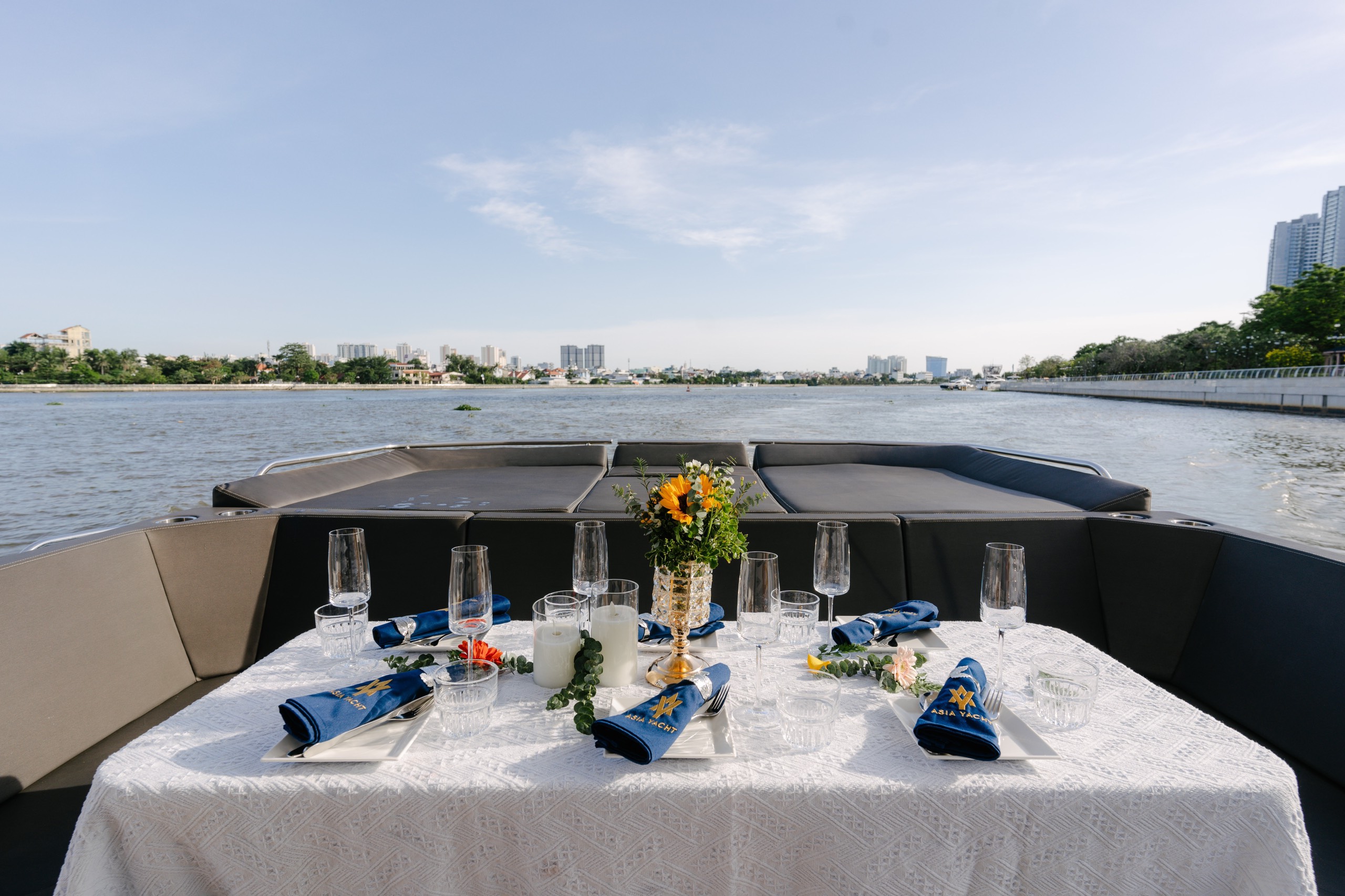 Du thuyền Galeon 660 Fly